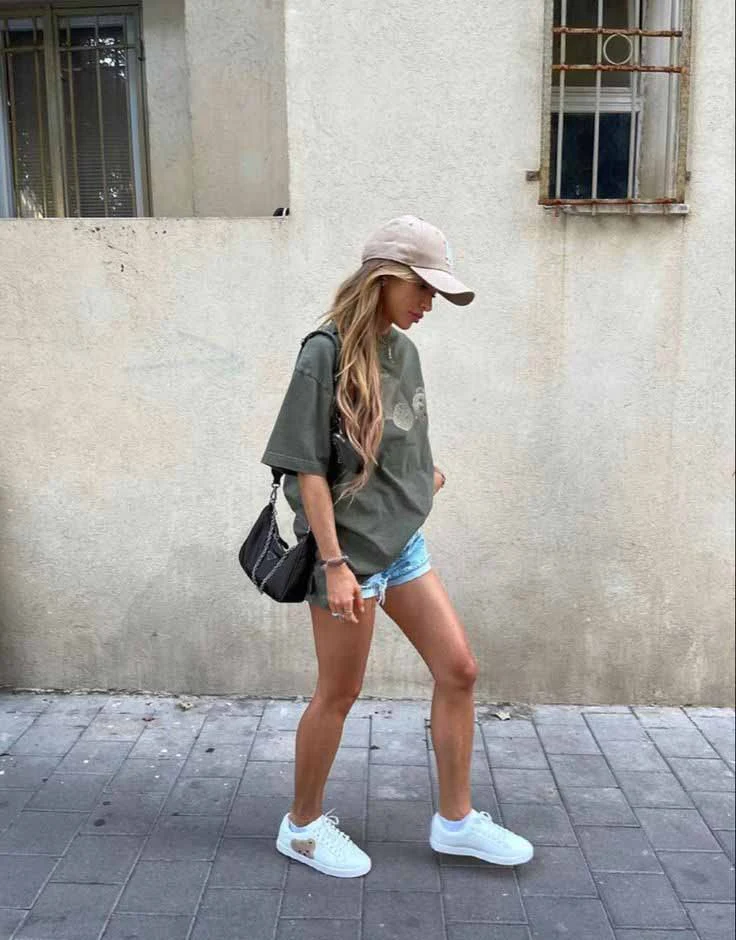 Looks de verão com boné: estilo e proteção na estação mais quente