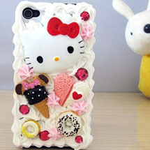 Celular decorado com silicone, Hello Kitty e doces de fimo