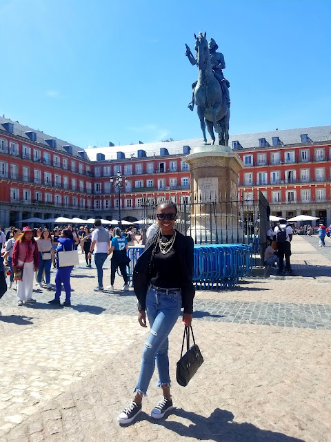 First Time Exploring Madrid: Casual Vacation Outfit