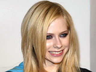 Free non watermarked wallpapers of Avril Lavigne at Fullwalls.blogspot.com