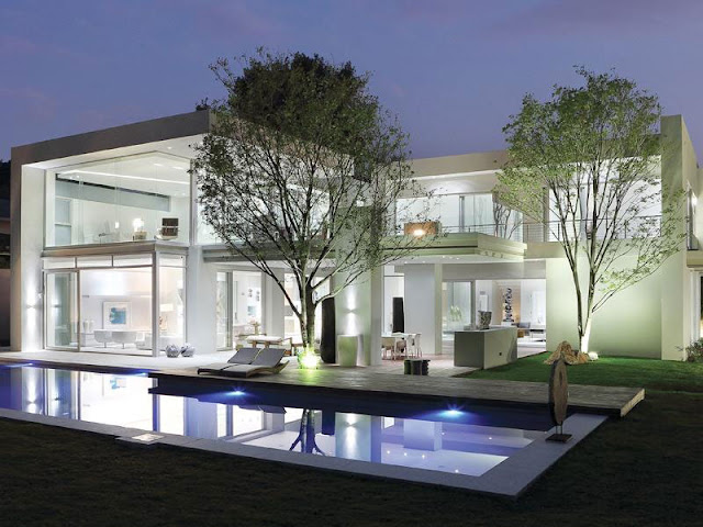 Modern Luxury House In Johannesburg at night 