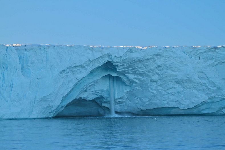 glacier-waterfalls-4