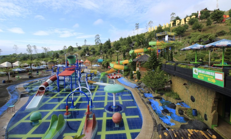 Puncak Darajat Pass, Destinasi Wisata Alam Sekaligus Waterpark di Garut