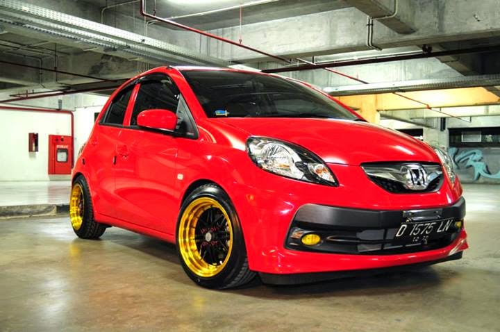 foto modifikasi honda brio satya merah