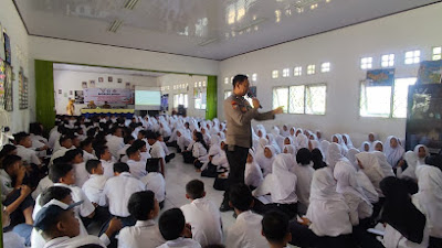 Polsek Way Tuba Gelar Police Goes To School Di UPT SMPN 04 Way Tuba