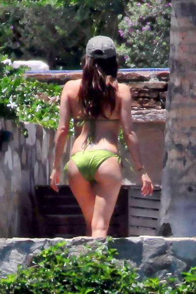 Eva Longoria's Sexy Booty In Green Bikini At Mexico 2011