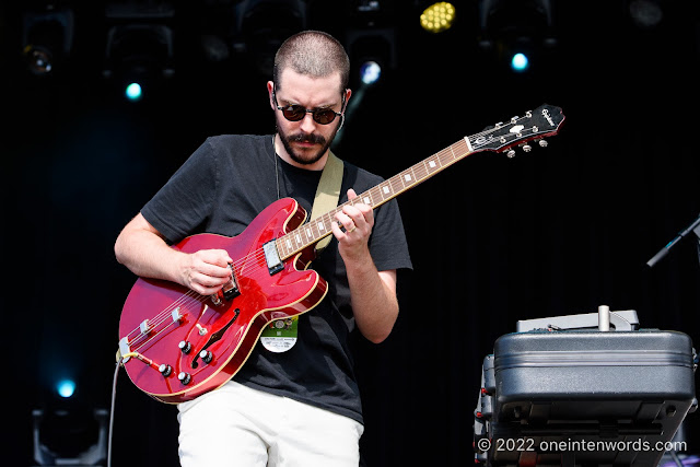 Dizzy at Riverfest Elora on August 20, 2022 Photo by John Ordean at One In Ten Words oneintenwords.com toronto indie alternative live music blog concert photography pictures photos nikon d750 camera yyz photographer