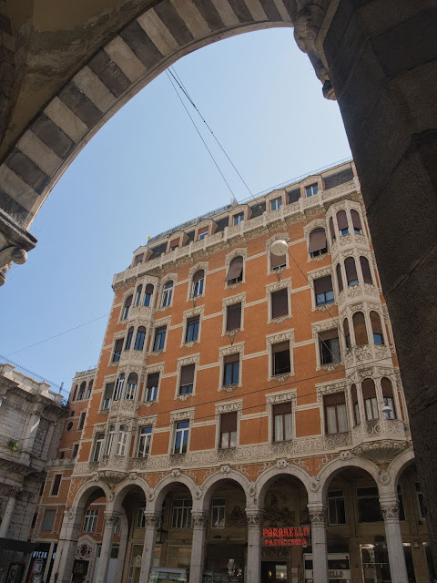 jiemve, le temps d'une pose, Italie, Gênes, Genova, façade, via XX settembre, arcades