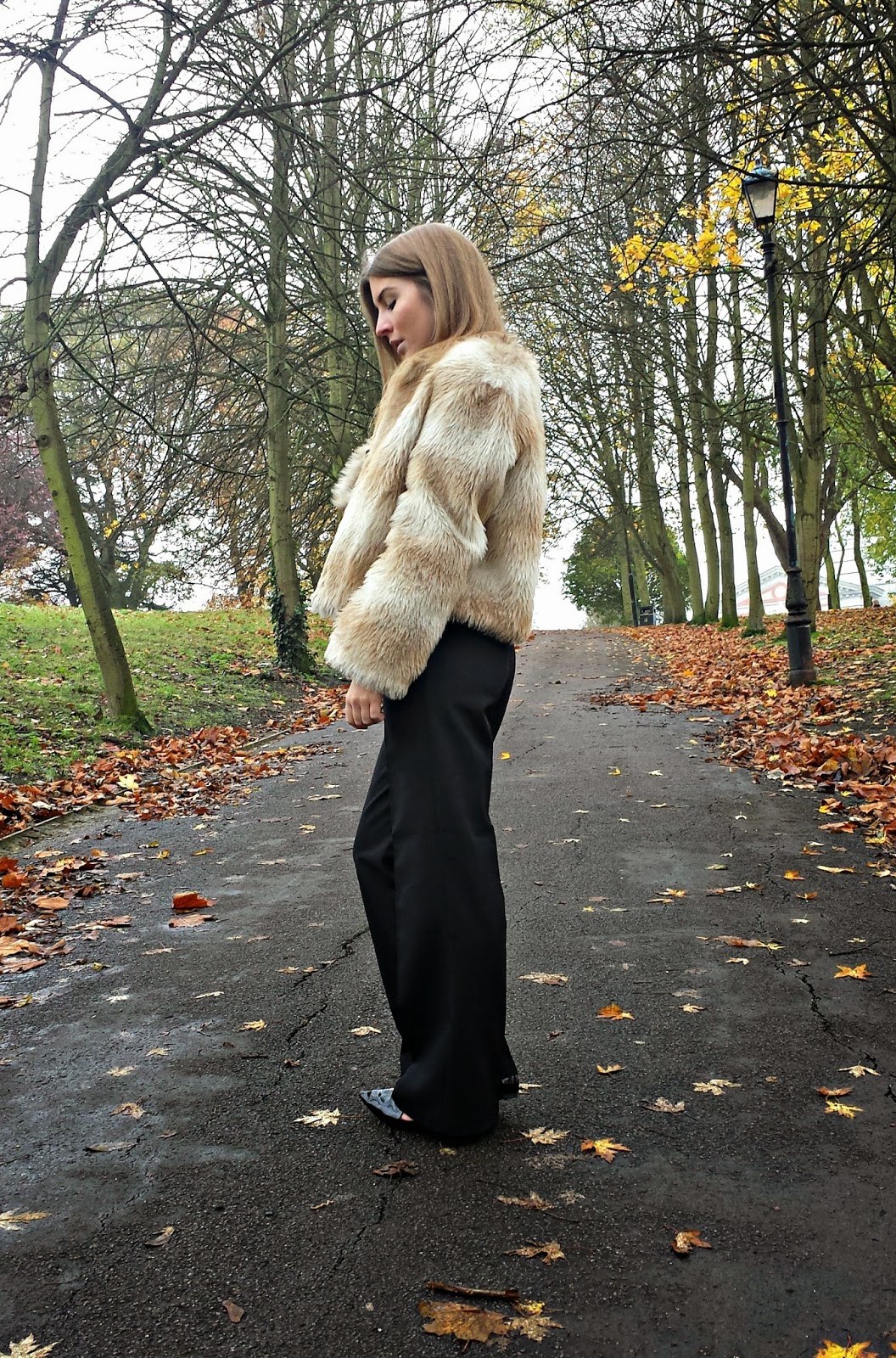 Outfit: Faux fur jacket and wide leg trousers