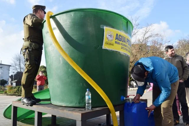 Municipalidad de Puerto Octay entregó 20 mil litros de agua a Osorno