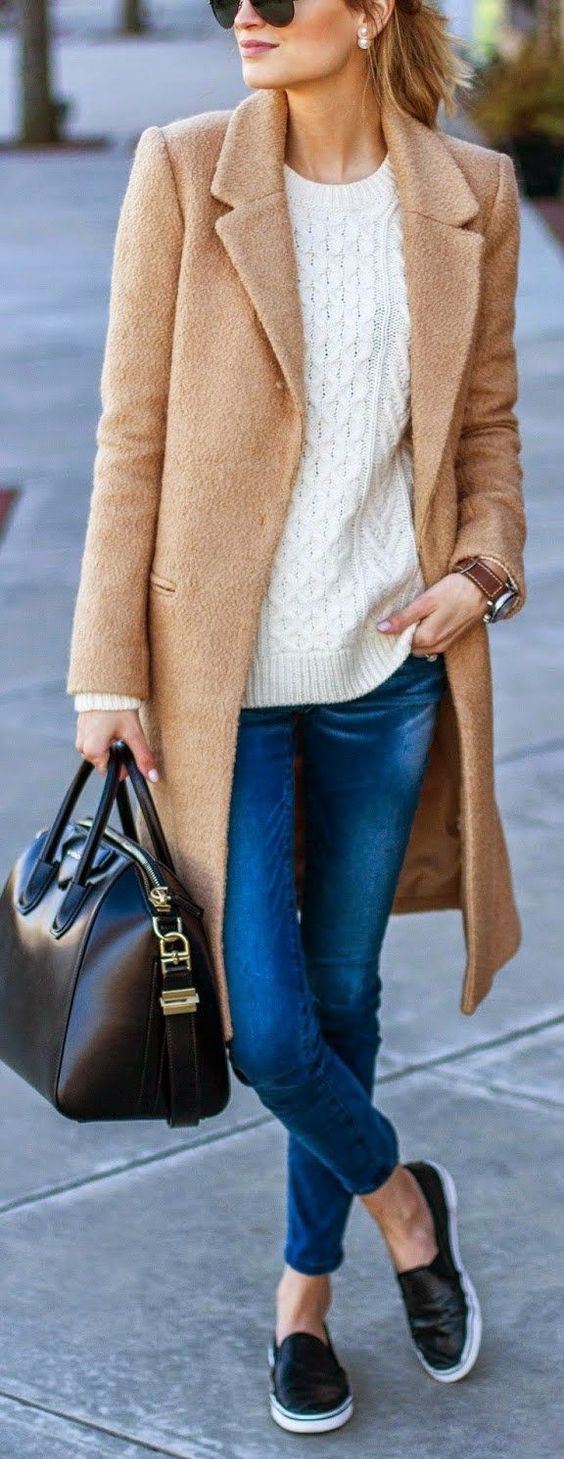 what to wear with a nude coat : sweater + bag +  skinny jeans