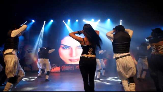 Veena Malik, Na Nimma Heroina, Veena Malik Stage Dance, Download Veena Malik Hot Videos, Veena Malik stage dance videos, Veena Malik hot clips, Veena Malik going wild, Veena Malik Bollywood life