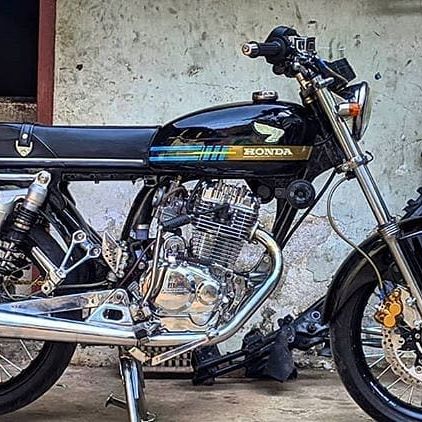 Gambar HD Modifikasi Honda CB100 Warna Hitam Terbaru