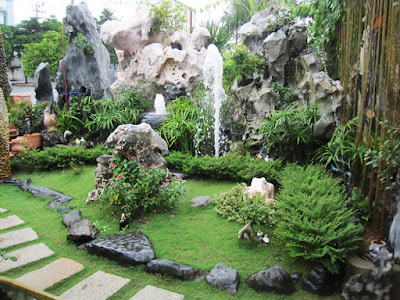 đài phun nước nghệ thuật giúp không gian sân vườn sống động hơn