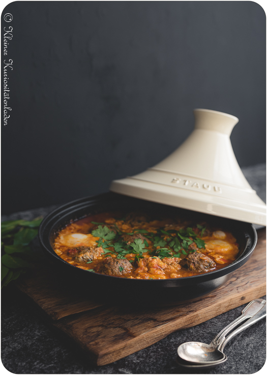 Kefta Mkaouara - marokkanische Tajine mit Fleischbällchen, Tomatensauce und pochierten Eiern