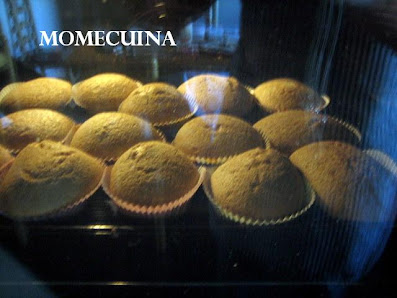 foto de muffins a la cerveza vista desde el horno