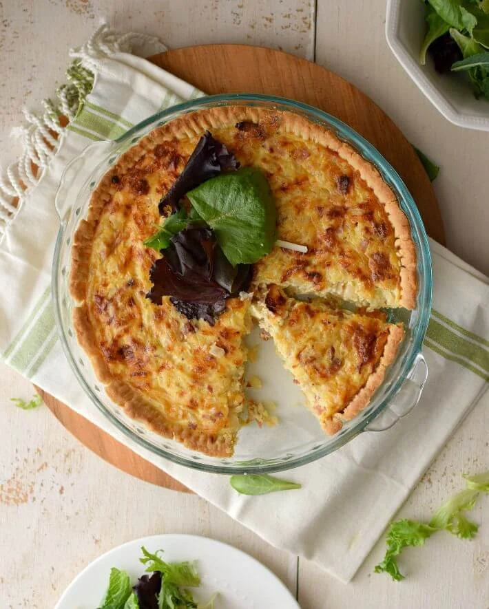 Quiche de queso suizo y tocineta, muy fácil de preparar y está lista en 30 minutos