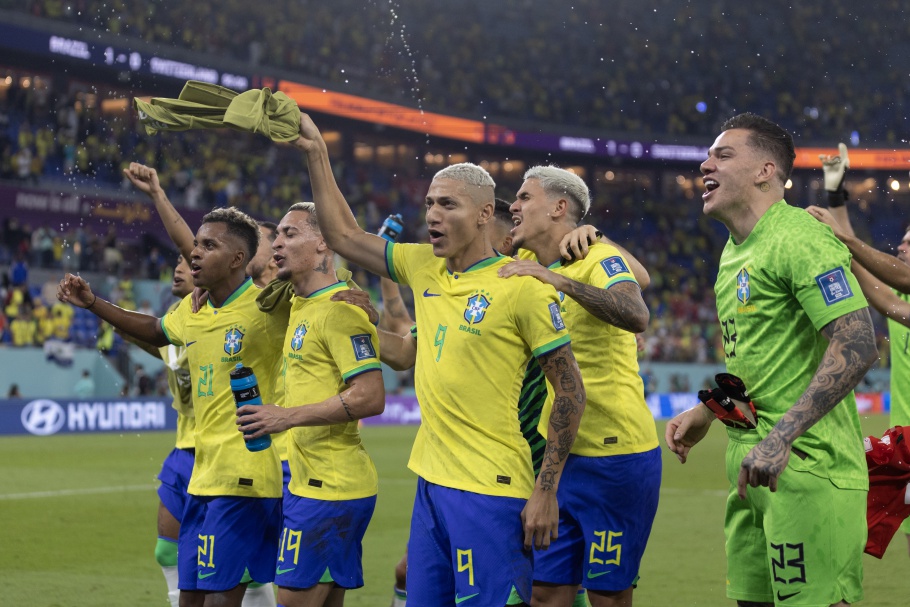 Com gol de Casemiro, Brasil vence Suíça e garante vaga nas oitavas da Copa  2022 - Jornal Opção