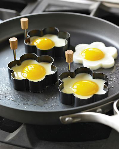 Forma para fritar ovos em formato de flor