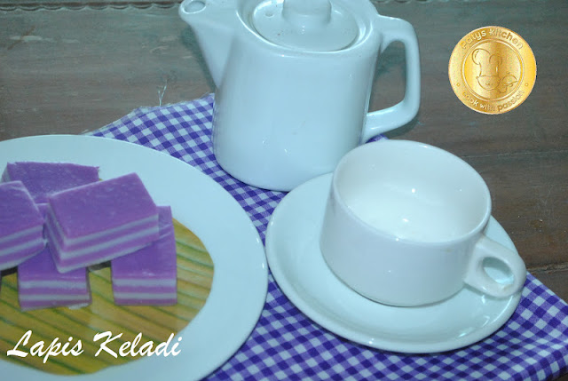 PATYSKITCHEN: TALAM LAPIS KELADI / YAM LAYERED STEAMED KUIH