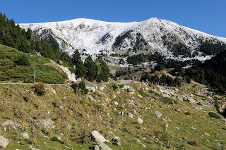 Panorámica de las montañas de la estación de esquí Vallter 2000. Set Cases. Valle  Camprodon. 