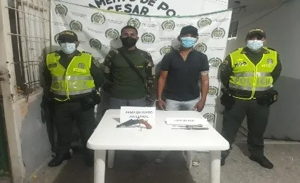 hoyennoticia.com, En el Copey andaban armados ilegalmente y en moto