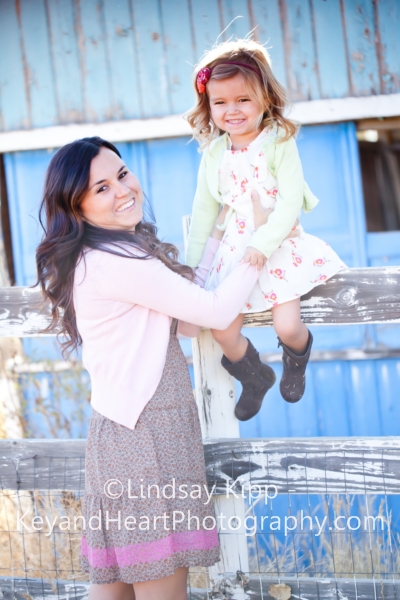 family, Napier, Tehachapi, CA, Children, photographer, fun, unique, key and heart photography, lindsay kipp, rustic, charming, love, laughter