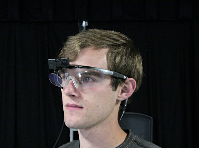 An Oregon State University driving simulator tracks the eye movement and other behavior of drivers. Credit: Oregon State University 