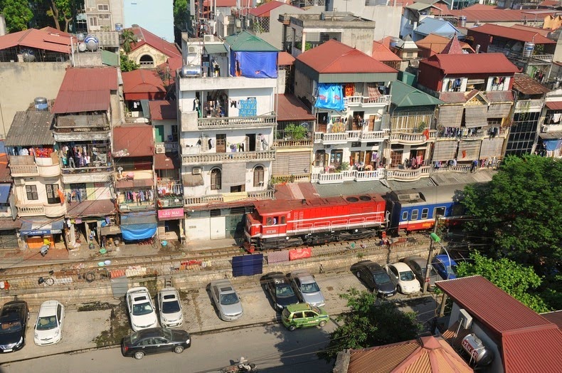 hanoi-train-track-15 hanoi-train-track-15
