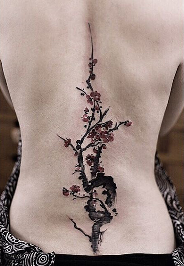 Encantadora e misteriosa à procura de flor de cerejeira da tatuagem. O impressionante cores utilizadas na tatuagem ajuda de como fazer o design de aparência forte e ao mesmo tempo tímidos, como se estivesse escondendo um segredo. (Foto: Fontes de imagem)