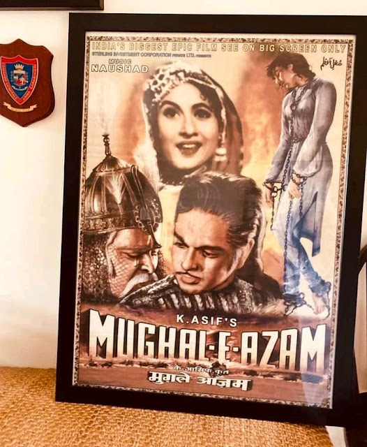 Mughal-e-Azam (The Emperor of the Mughals) (1960) is an Indian epic historical drama film directed by K. Asif in 1960. The film is starred by Prithviraj Kapoor, Madhubala, Durga Khote and Dilip Kumar in the lead roles. The film is about the love story between Mughal Prince Salim (Emperor Jahangir) and Anarkali, a court dancer. But Salim’s father Emperor Akbar disapproves their relationship and so a war is started between father and son.