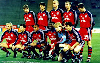 F. C. BAYERN MUNICH - Munich, Alemania - Temporada 1999-00 - Tarnat, Santa Cruz, Jancker, Babbel, Linke; Fink, Salihamidzic, Paulo Sergio, Kuffour, Kahn y Matthaus - BAYERN MUNICH 2 (Jancker y Paulo Sergio), DYNAMO DE KIEV 1 (Rebrov) - 07/12/1999 - UEFA Champions League, fase de grupos - Munich, Alemania, estadio Olímpico