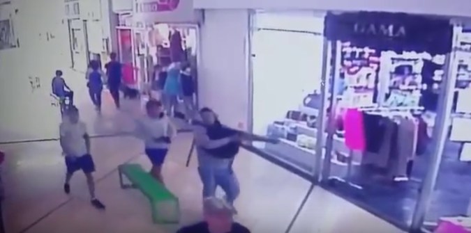 Roban joyería en menos de un minuto en plaza comercial de Ecatepec