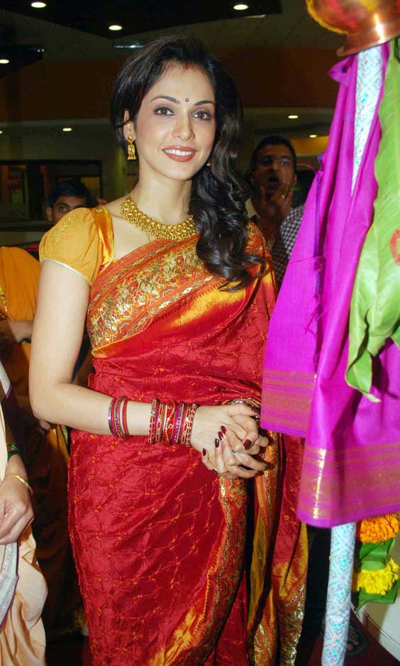Isha-Koppikar-in-Saree-15