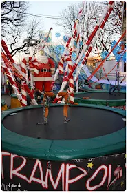 trampoline  au marché de Noël des Champs -Elysées
