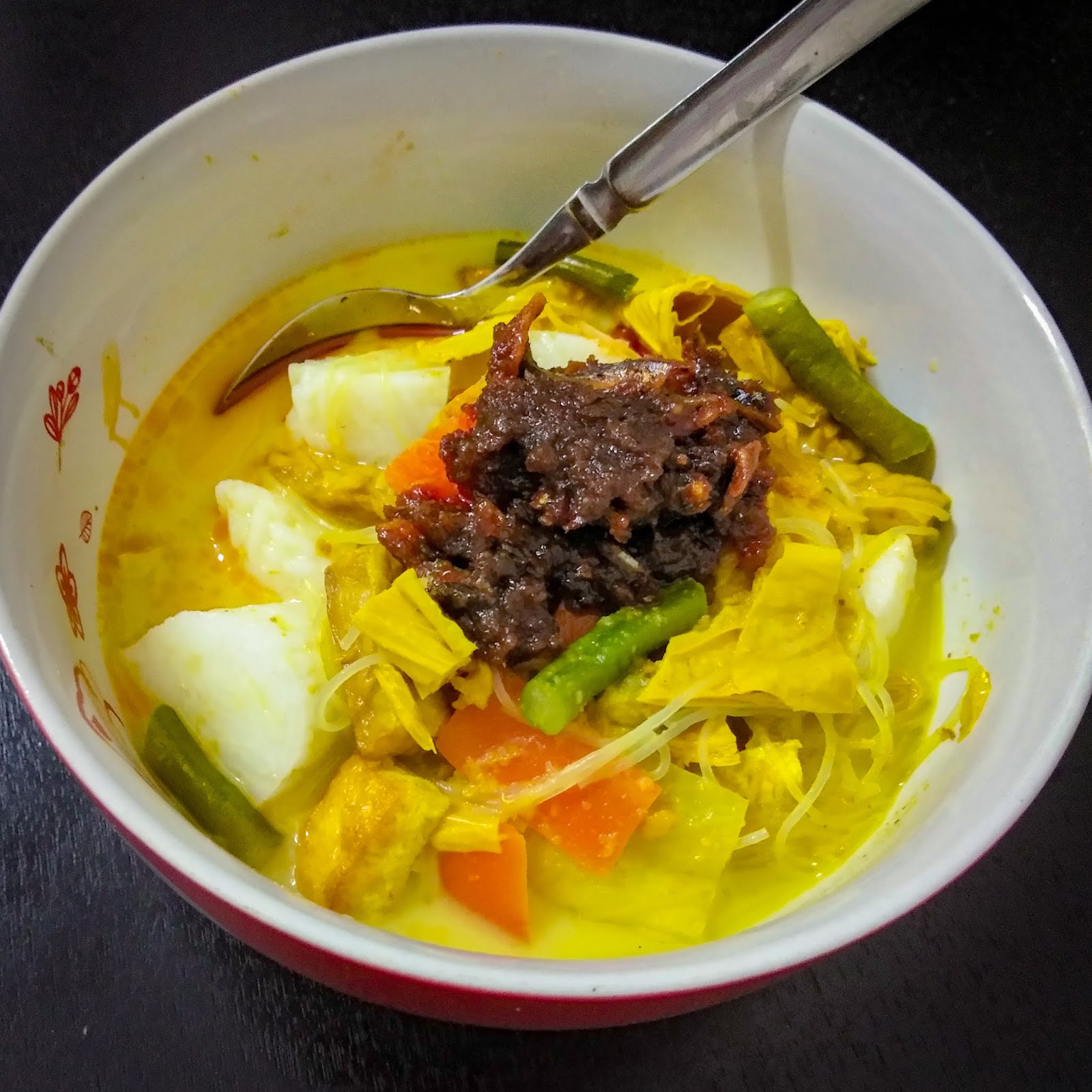 Resepi Kuah Lodeh Lontong simple dan sedap - Ardini Humaira