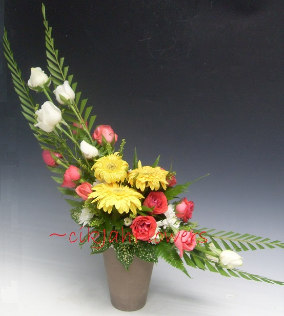 .. cikjahonlineflowers: Crescent Shaped Floral Arrangement ...