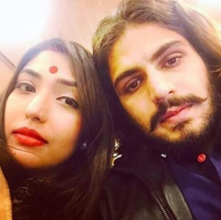 Foto Rajat Tokas dengan Istrinya Srishti Nayyar