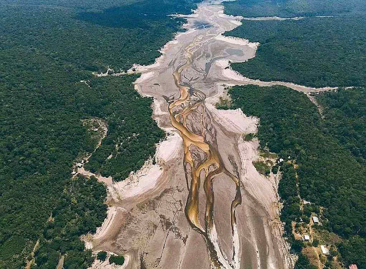 Seca do Rio Negro, em Manaus, atingiu nível mais baixo da história