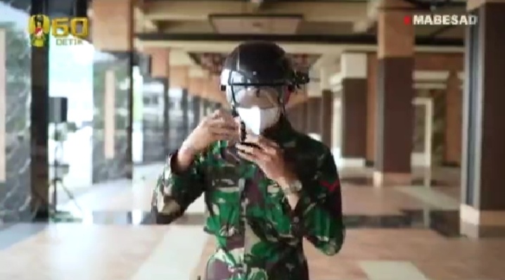 Teknologi Smart Helmet Deteksi Suhu Tubuh Bakal Dioperasikan Jajaran TNI AD
