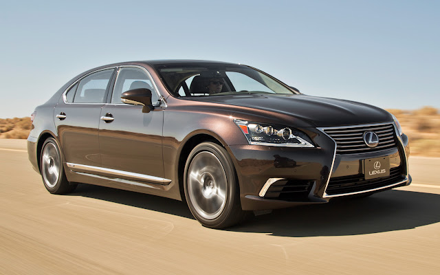 2013 Lexus LS Front Motion View