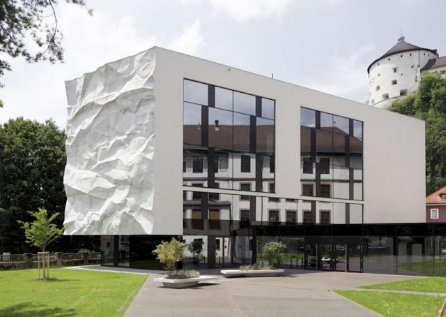 03-School-Extension-with-Crinkled-Wall-by-Johannes-Wiesflecker