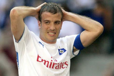 Van der Vaart to stay with HSV