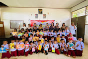 Polwan Polres Toraja Utara Bagikan Buku Bacaan dan Buku Tulis Dukung Budaya Literasi di Indonesia