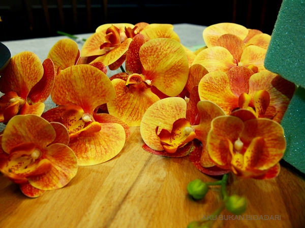 aku bukan bidadari: DIY Gubahan mudah hiasan bunga orkid