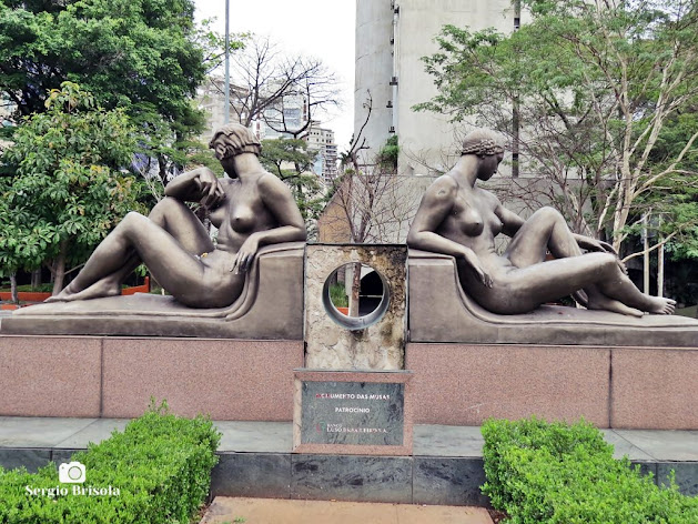 Close-up do Monumento às Musas da Escultura e da Engenharia - Itaim Bibi - São Paulo