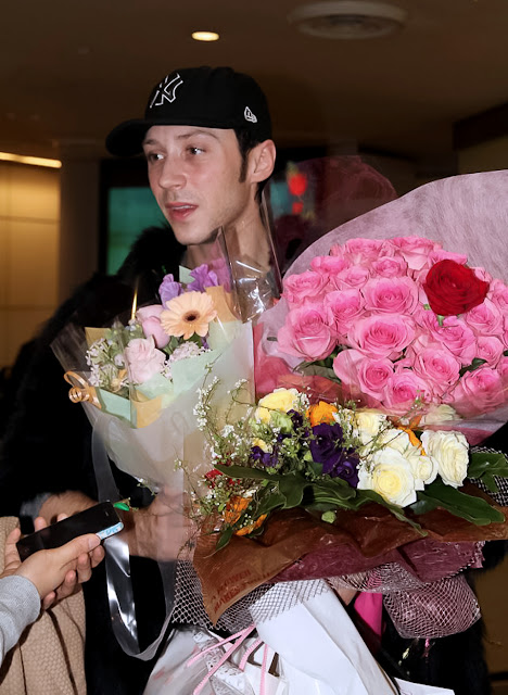 Johnny Weir. Photo © Junko Mi @ Official Johnny Weir Blog.