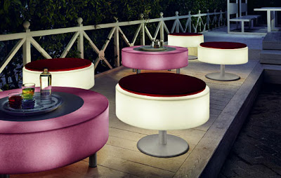 Moderni patio progetti di mobili con luci illuminate