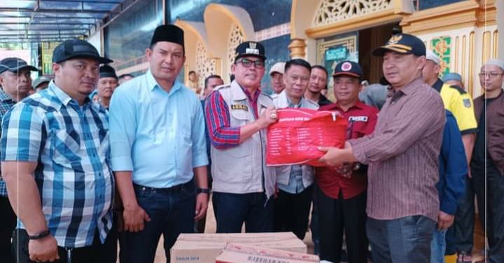 Wali Kota Sungai Penuh Ahmadi Zubur Tinjau Dampak Banjir Bandang Kecamatan Kumun Debai