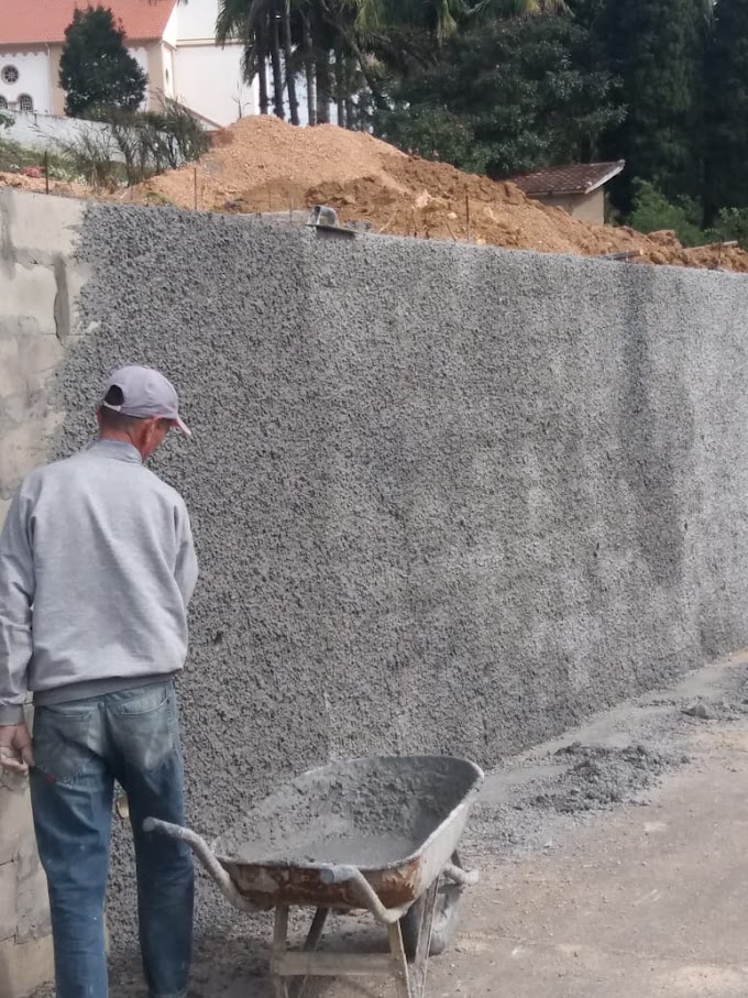 PARCERIA CONCLUI CONSTRUÇÃO DO MURO DA ANTIGA ESCOLINHA